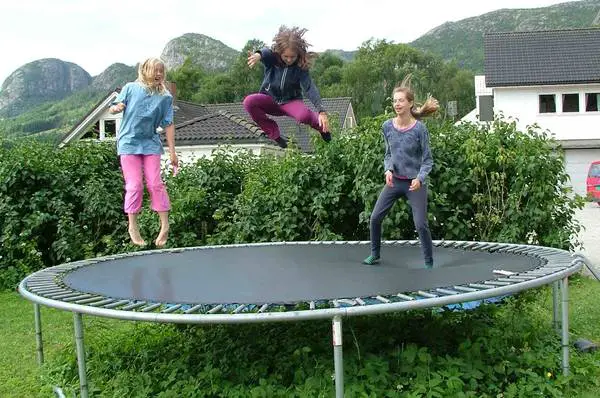 How Much Does a 14 Foot Trampoline Weigh