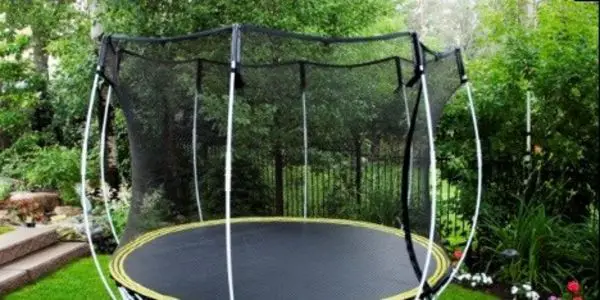 Are You Allowed to Have a Trampoline in Backyard With Hoa